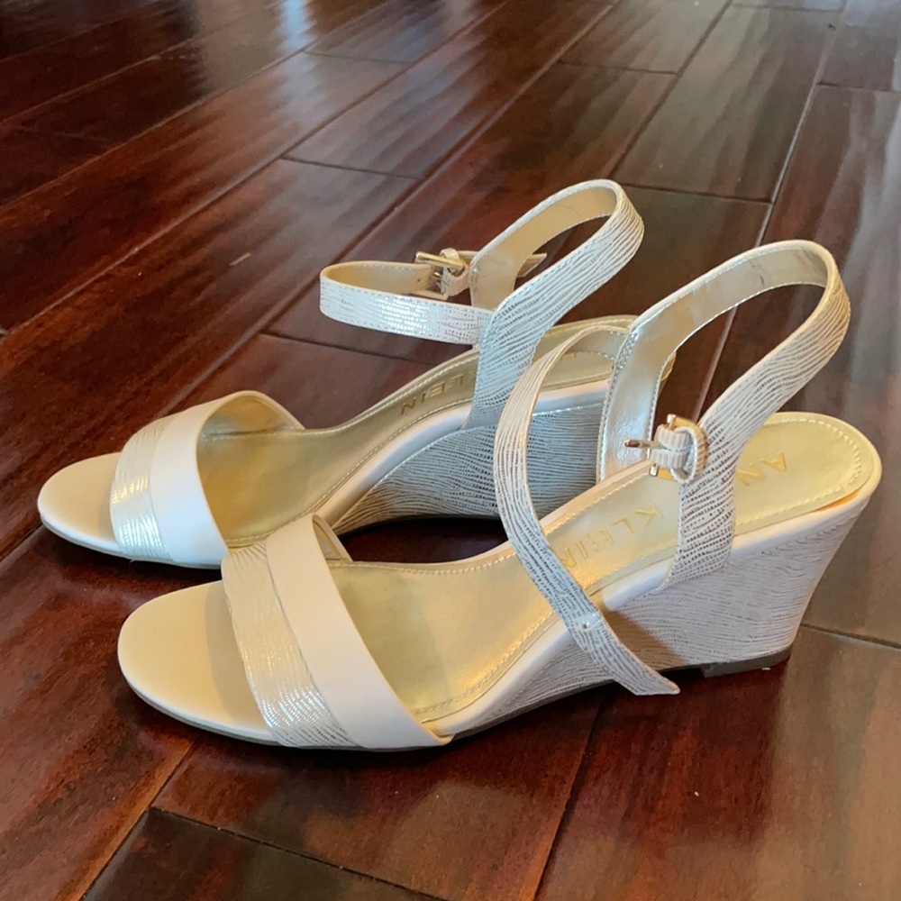 anne klein gold wedge sandals ak7elipe